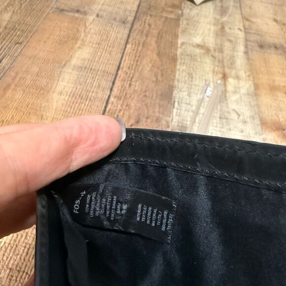 Fossil black leather bifold wallet 
Pre owned good - Picture 3 of 10